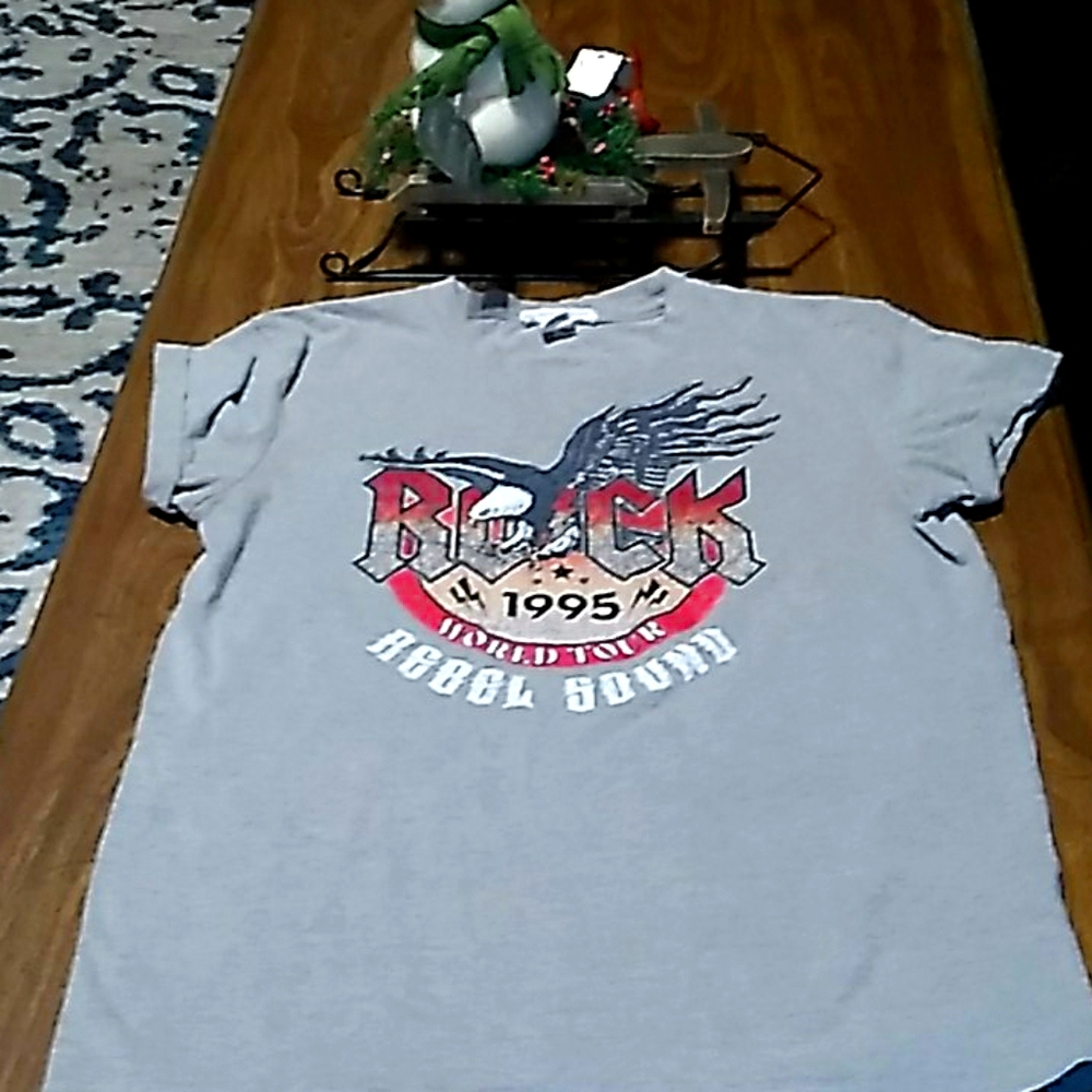 Rock n It! Tee size small